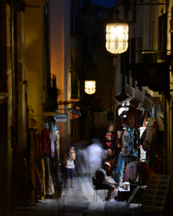 Night on the street of the tea-shops.