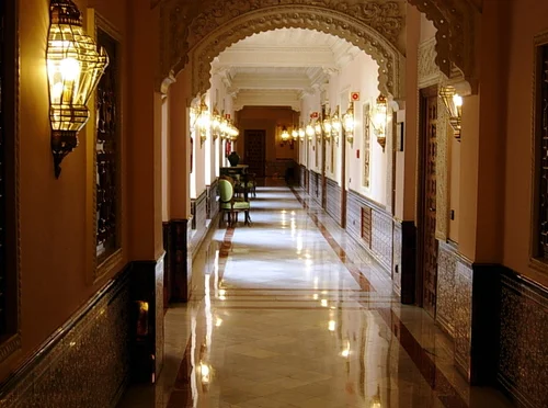 Apliques artesanales en el Hotel Alfonso XIII de Sevilla
